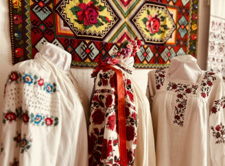 До Дня вишиванки у «Українській світлиці» відкрили оновлену експозицію про традиційний одяг