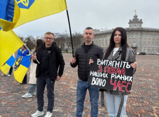 «Поверніть наших рідних з пекла»: у Чернігові відбулися мітинг і автопробіг на підтримку військовополонених захисників ЧАЕС
