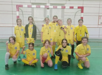 Юні футзалістки ЖФК «Олімп» зі Славутича зіграли проти команд юнаків на турнірі