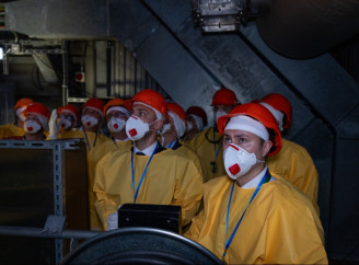 Пошкодження Арки НБК: делегація Франції прибула на ЧАЕС після удару дрона