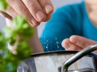 Як врятувати пересолену їжу: ефективні поради