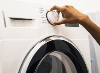 Чому не можна запускати пральну машинку кілька разів підряд і як подовжити її життя