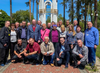 Делегація з Лубенщини вшанувала памʼять Героя Чорнобиля Олександра Лелеченка у Славутичі