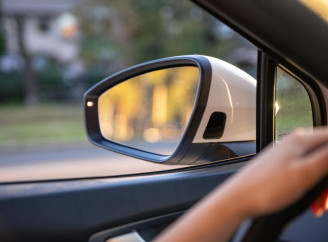 Коли слід міняти кришку дзеркала та як вибрати правильну