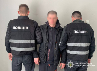 У Чернігові раніше судимий чоловік напав з молотком на перехожого і відібрав телефон