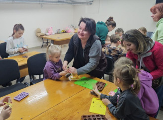 У Славутичі діти навчались робити шоколад без цукру: майстер-класи від мами, яка знає, як зробити корисне солодким