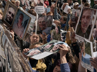 Біль родин, що чекають на своїх близьких з полону: обміни полоненими через призму людських доль