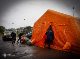 У Славутичі розгорнули пункти незламності: рятувальники працювали всю ніч