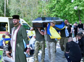 Вічна пам’ять захиснику: у Славутичі прощалися з Сергієм Блудшим
