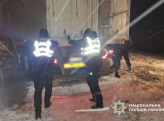 Негода паралізувала дороги: поліція повідомила про майже 900 ДТП за добу