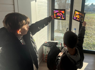 У храмі Славутича діти створювали різдвяні вітражі та говорили про світло Вифлеєму