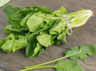 Шпинат спалює жир на животі краще за дієти та тренування