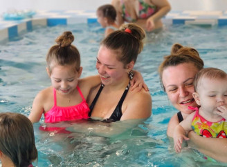 Свято до дня української жінки: як у Славутичі підтримали жінок, які народили під час вторгнення