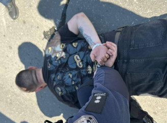 В Одесі затримали чоловіка з гранатою і зброєю після вибуху