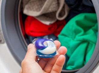 Як безпечно користуватися капсулами для прання: поради, про які часто забувають