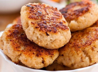 Кулінарний секрет від шеф-кухарів: додайте це в котлети і вони стануть неймовірно соковитими