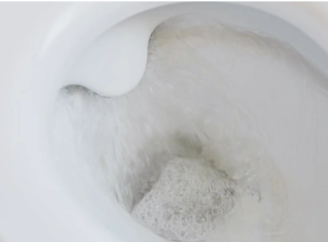 Старий унітаз знову стане білим: два прості засоби, які справді працюють