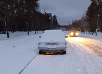 У Славутичі попередили водіїв про евакуацію авто через перешкоди для снігоприбиральної техніки