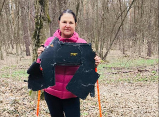 Посолка ЄС знайшла уламок "Шахеда" під час прогулянки у київському лісі