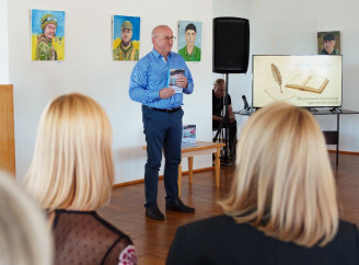 У Славутичі презентували альманах фронтової поезії «З вогню і слова»