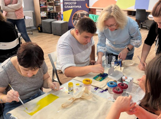 У Славутичі відбулися творчі майстер-класи в межах проєкту «Безбар’єрний простір»