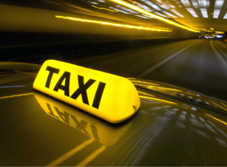 Яке таксі в Києві краще вибрати для швидкої поїздки по місту з онлайн-оплатою?