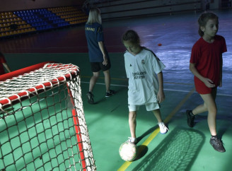 КДЮСШ Славутича запрошує дівчат на тренування з футзалу