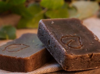 Дігтярне мило знову в моді: чому його скуповують десятками