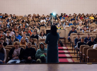 У Славутичі показали фільм «Вовк. Страху нема» до Дня Героїв