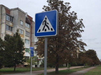 У Славутичі оновлюють дорожні знаки для підвищення безпеки руху