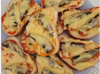 Запечені бутерброди зі шпротами: проста і смачна ідея для перекусу