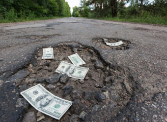 Чому не варто піднімати знайдені гроші