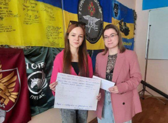 Випускники Палацу дітей та молоді Славутича передали допомогу на фронт