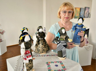 Лялька-мотанка – душа народу: у Славутичі відкрилася авторська виставка Наталії Козленко