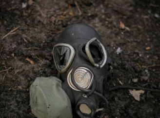 ЄС офіційно звинуватить росію у застосуванні сльозогінного газу CS як зброї на фронті в Україні