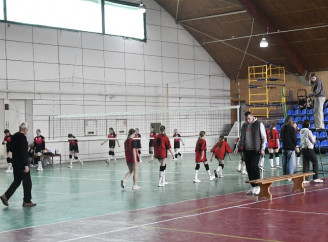 М’яч над сіткою: як юні волейболістки Славутича вибороли срібло на домашньому чемпіонаті