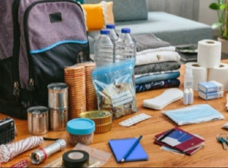 Рюкзак воєнного часу для школяра і тривожна валізка: що обов’язково покласти дитині