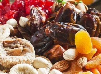 Сухофрукти чи цукерки: який солодкий перекус насправді шкодить здоров’ю