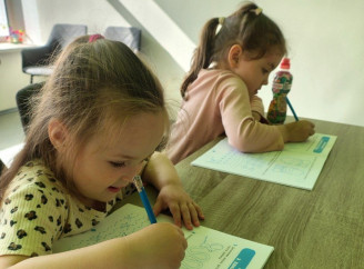 У Славутичі діти вчаться розпізнавати емоції через малюнки