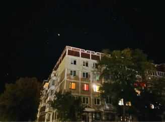 Фоторепортаж: осінній вечір у Славутичі крізь світло вікон і вуличних ліхтарів