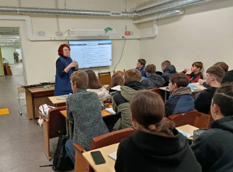 Славутицький ліцей «БезМеж» отримав інформаційну панель для навчання в укритті