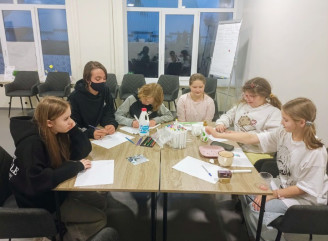 У Славутичі підлітки досліджували особисті межі через вправу "Баранчик у пляшці"