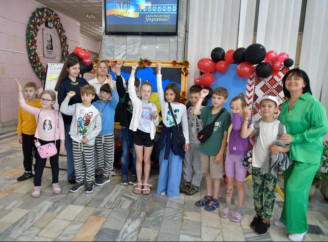 Славутичани провели патріотичний арт «Барвиста моя Україна» до Дня Конституції