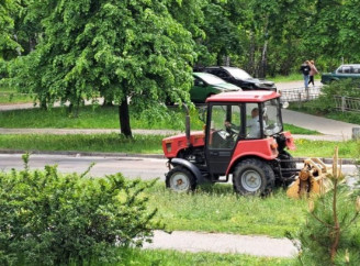 Славутич прибрав і зазеленів: як містяни згуртувались у весняній толоці