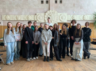 Як школярі у Славутичі створили справжній бізнес та продають квіти, овочі і навіть біогумус