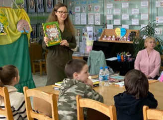 У Славутичі діти зустрілися з письменницею Катериною Єгорушкіною