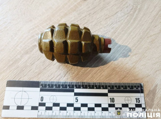 На Чернігівщині поліцейські вилучили у чоловіка ручну гранату