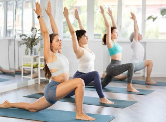 Безкоштовна йога у Славутичі щосереди: у Молодіжному просторі запрошують на заняття