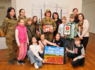 У Славутичі відбулася акція «Мак памʼяті» до Дня пам’яті та перемоги над нацизмом