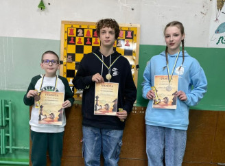 Юні шахісти Славутича здобули перемоги на міському чемпіонаті